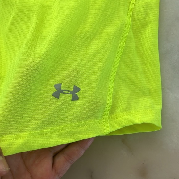 UA Under Armour Running Short Sleeve Shirt Neon Yellow Size Medium Lightweight - Picture 8 of 9